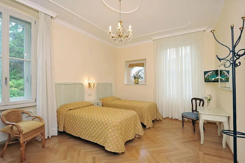 Hotel Monte Baldo E Villa Acquarone Gardone Riviera 4*,