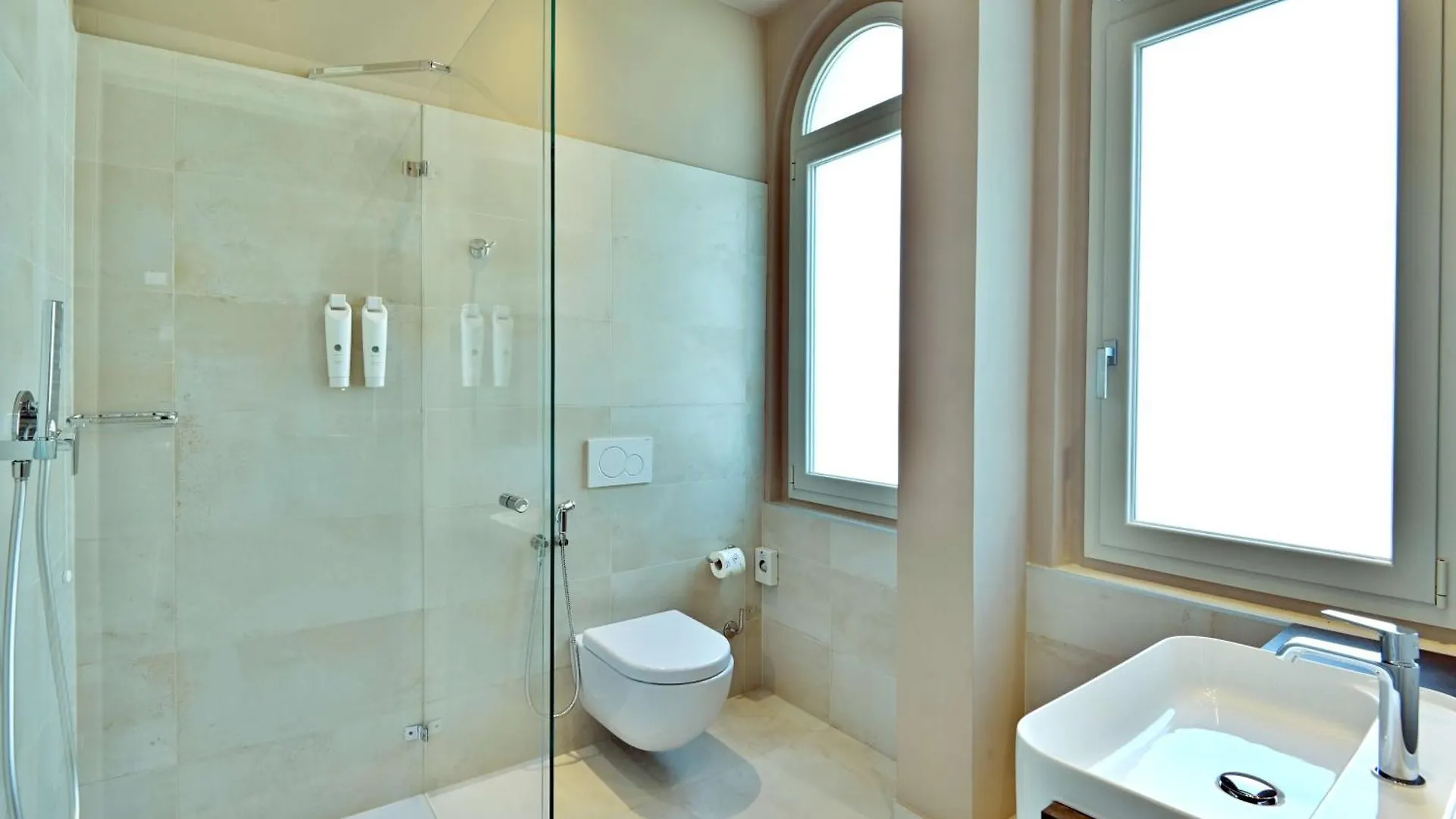 Hotel Monte Baldo E Villa Acquarone Gardone Riviera 4*,