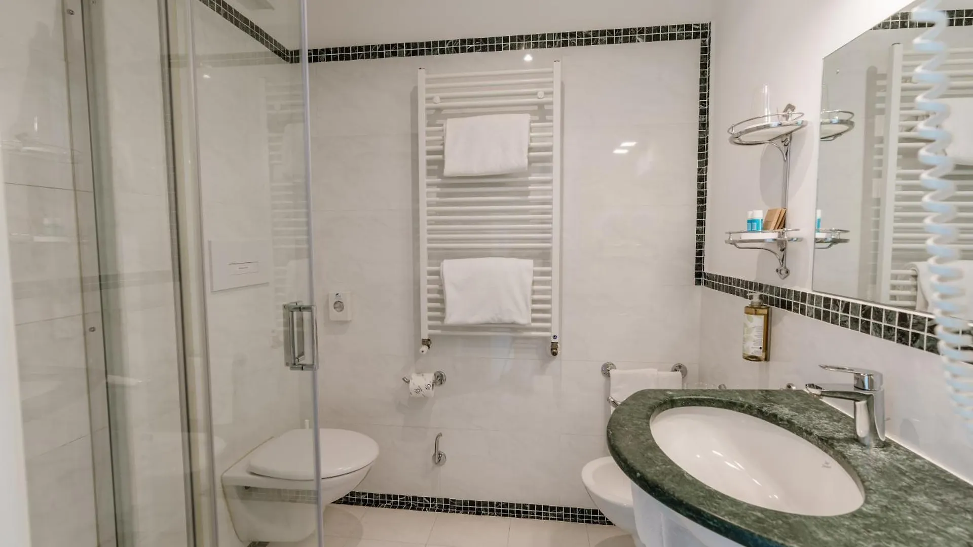 Hotel Monte Baldo E Villa Acquarone Gardone Riviera Italien