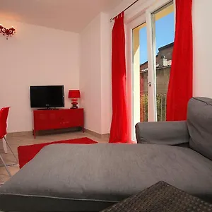Apartment Maggie On